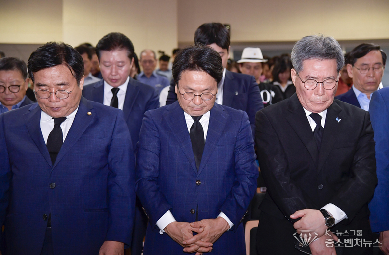 이병훈 국회의원, 강기정 광주광역시장(중앙), 황보윤식 함석헌평화연구소장