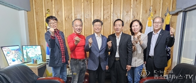 중앙-중소벤처기업부 광주전남 조종래 청장과 구일암 발행인과 언론사 관계자들과 기념촬영