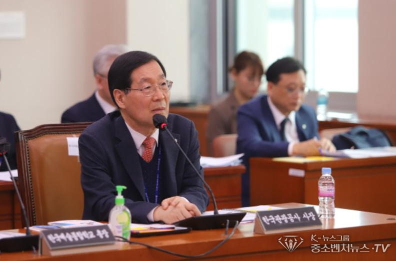이병훈 의원의 질의에 답변하는 김장실 한국관광공사 사장