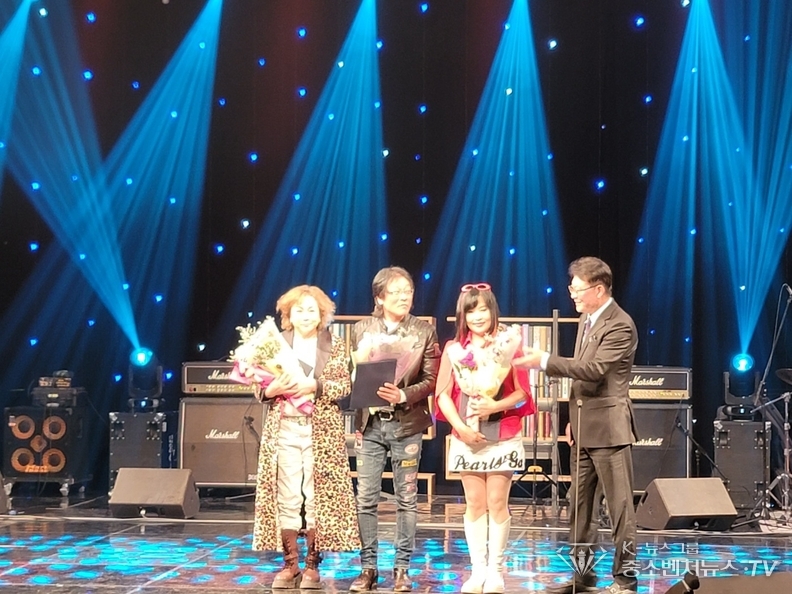 사)대한가수협회 광주광역시 지회 김수일 회장 표창 수상자-좌측-양은주 가수, 중앙-국순철 가수, 우측-박정아 가수