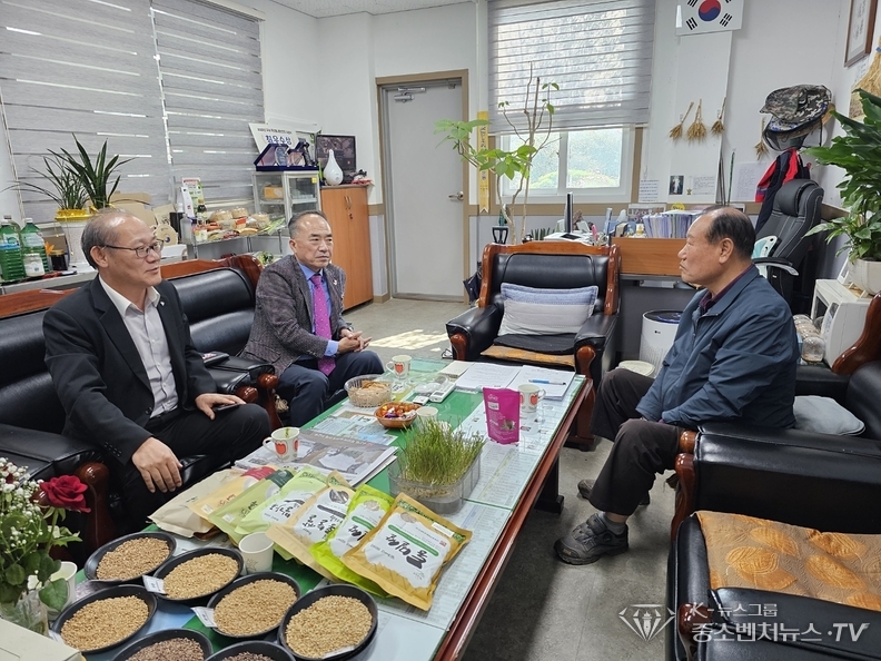 좌측-본 언론사-박형수 편집장, 중앙-구일암 발행인, 우측-한국우리밀협동조합 천익출 조합장과 간담회