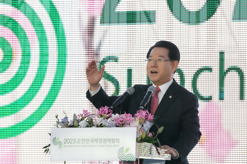 ‘2023순천만국제정원박람회’ 폐막식이 31일 오후 순천 오천그린광장에서 열린 가운데 김영록 전라남도지사가 인사말을 하고 있다.