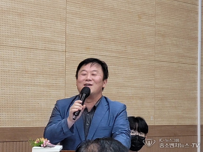 출판기념회 진행 안진걸 민생경제연구소장