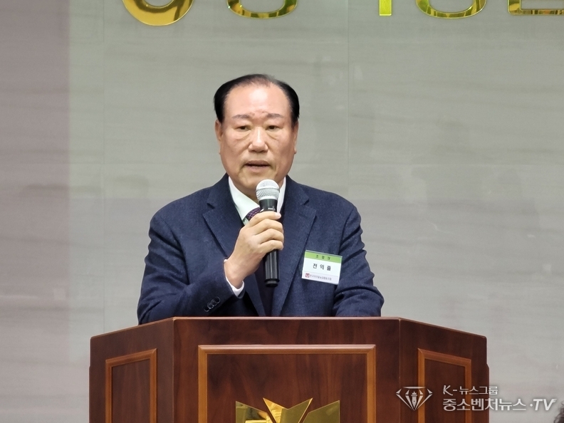 2024년도 정기대의원총회 진행하고 있는 송현 천익출 조합장