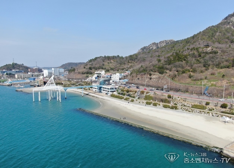 하늘에서 바라본 목포시가 조성하고 있는 해변 맛길30리 와 연계한 목포 유달유원지 전경 /목포시제공