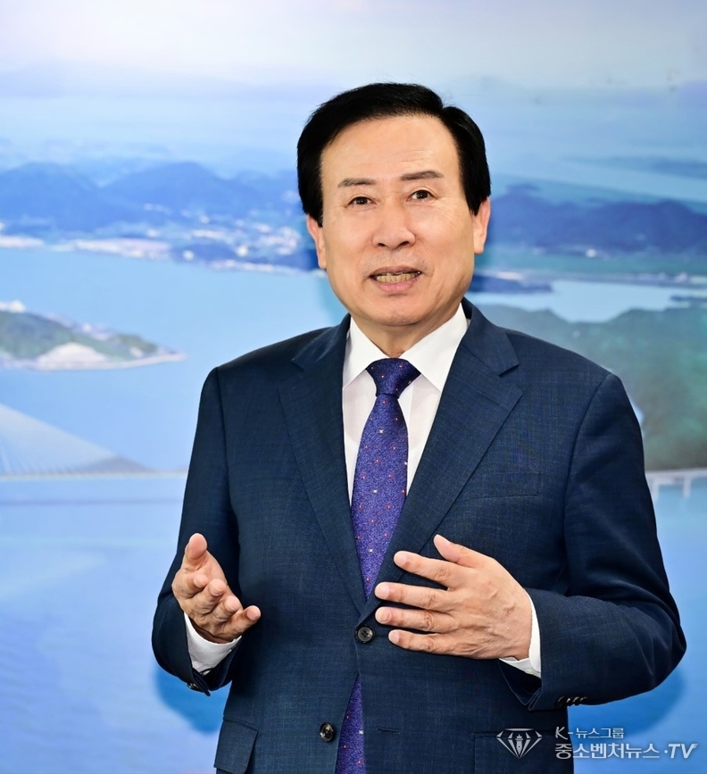 10일 오후 전남도의 국립 의과대학 설립 대학 선정을 위한 공모와 관련해 합리적 방안을 논의하기 위해 5자 공동 간담회를 제안에 찬성한다는 입장을 밝히고 있는 박홍률 목포시장