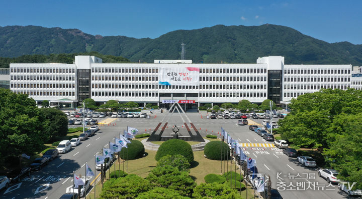 경남도가 고금리·고환율·고물가 '3고 현상' 장기화에 따라 도내 중소기업의 경영안정자금 지원에 나섰다.