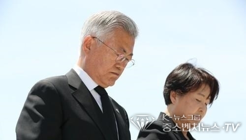 2023년 5·18묘지 참배하는 문재인 전 대통령 부부