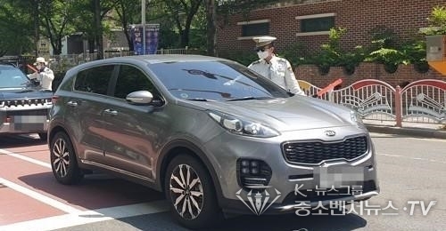 교통법규 위반 단속 중인 경남 경찰