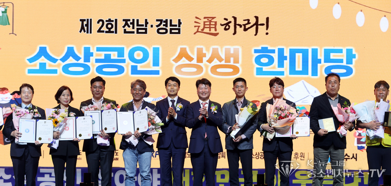 행사 수상자들 기념촬영