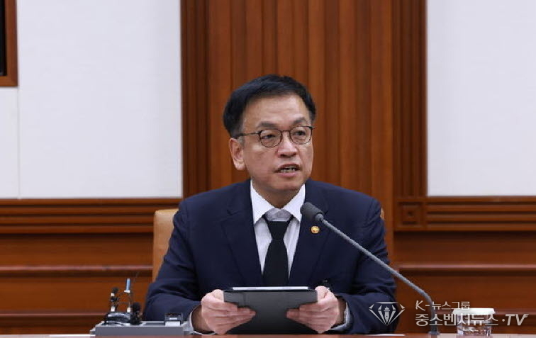 최상목 대통령 권한대행 부총리 겸 기획재정부 장관이 2일 정부서울청사에서 열린 경제관계장관회의에서 발언하고 있다. 