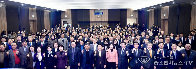 광주시, 76개 기관·경제·산업계 '2025광주경제 다함께 착착착'(착한소비·착한금융·착한일자리) 광주' 결의대회. (사진=광주시청 제공).
