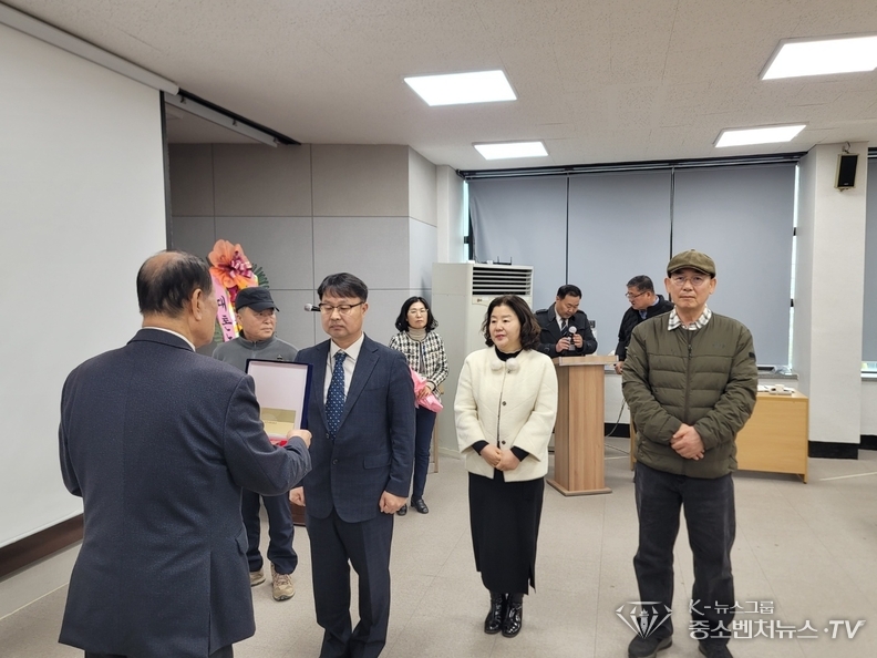 2025년도 공로자들에게 감사패 전달식