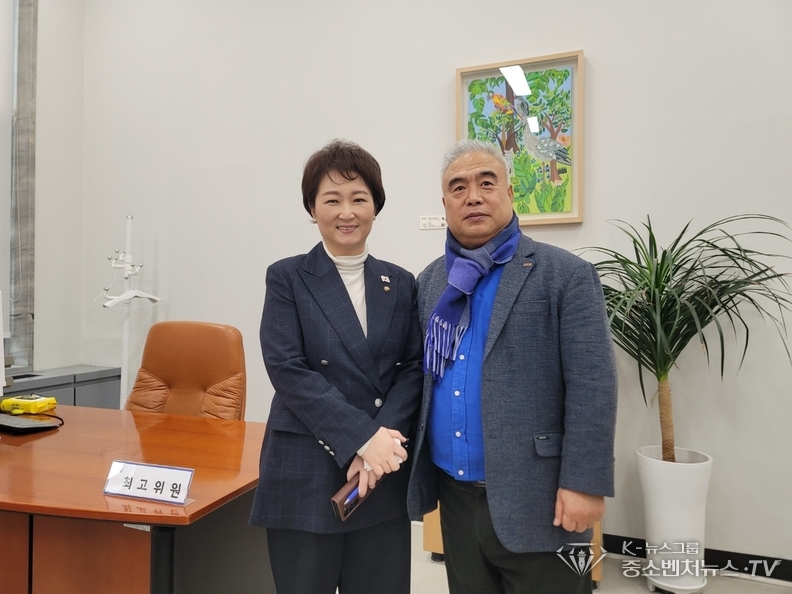 좌측-더불어민주당 이언주 최고 의원, 우측-이기성 광주광역시 소상공인연합회장