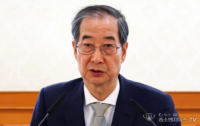 한덕수 대통령 권한대행 국무총리가 윤석열 전 대통령이 파면된 4일 서울 정부서울청사에서 열린 국가안전보장회의(NSC)에서 발언하고 있다