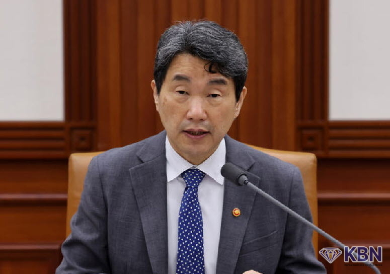 이주호 사회부총리 겸 교육부 장관이 1일 오후 서울 종로구 정부서울청사에서 열린 사회관계장관회의에서 발언하고 있다.