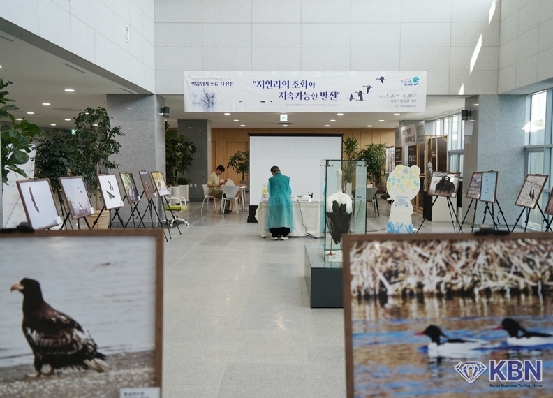익산시. 멸종위기 조류 사진전