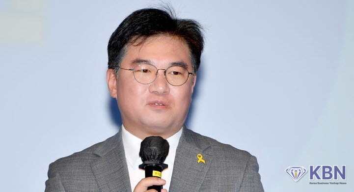 25일 오전 광주 서구 광주시청 대회의실에서 제22대 국회의원 선거 광주지역 당선인 초청 행사가 열리고 있다. 정준호 광주 북구갑 당선인이 당선 포부를 밝히고 있다.