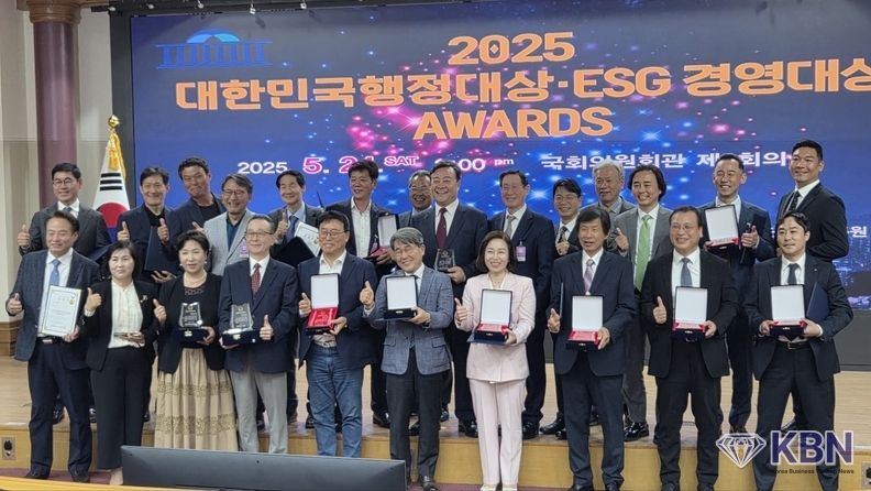 대한민국 행정대상 및 ISO, ESG 경영대상 수상자 기념촬영
