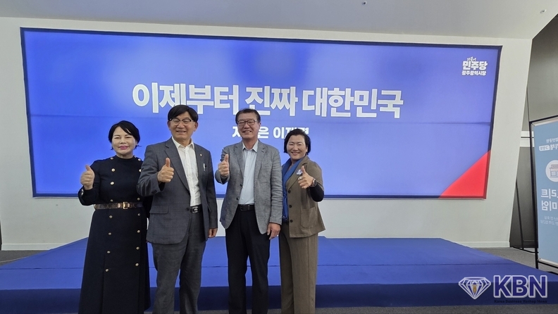 좌측-박영숙 전 의원 참석한 전의원들과 기념촬영
