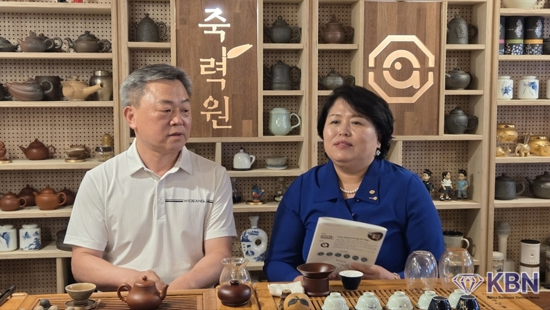 좌측-,-(주)죽력원 조영동 대표, 우측-정순영 기자