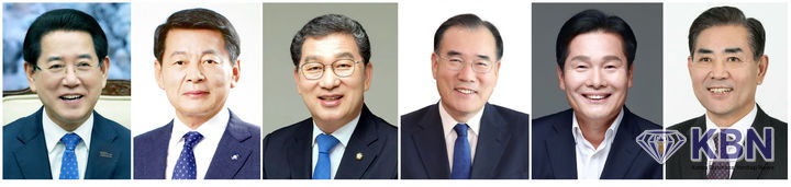 왼쪽부터 김영록 전남지사, 서삼석 의원, 신정훈 의원, 이개호 의원, 주철현 의원(이상 더불어민주당), 국민의힘 김화진 전남도당위원장.