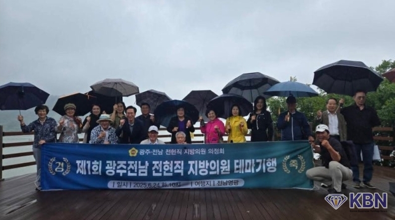 테마기행 추진위원장 장재성(前광주서구의장)과 기념촬영