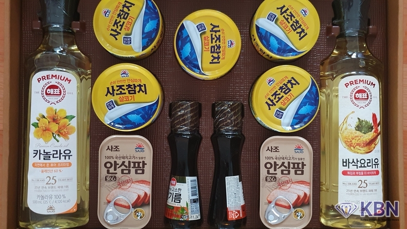 광주·전남 도종회 참석한 종인들에게 구제길 회장이 특별 선물 증정