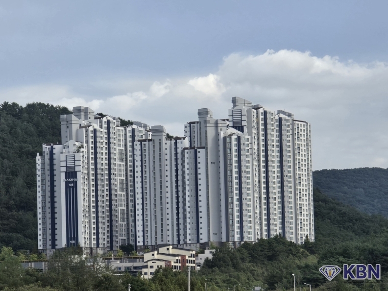  “전남 광양시 ‘남해오네뜨 아파트” 400 KW 태양광발전 시설 완공