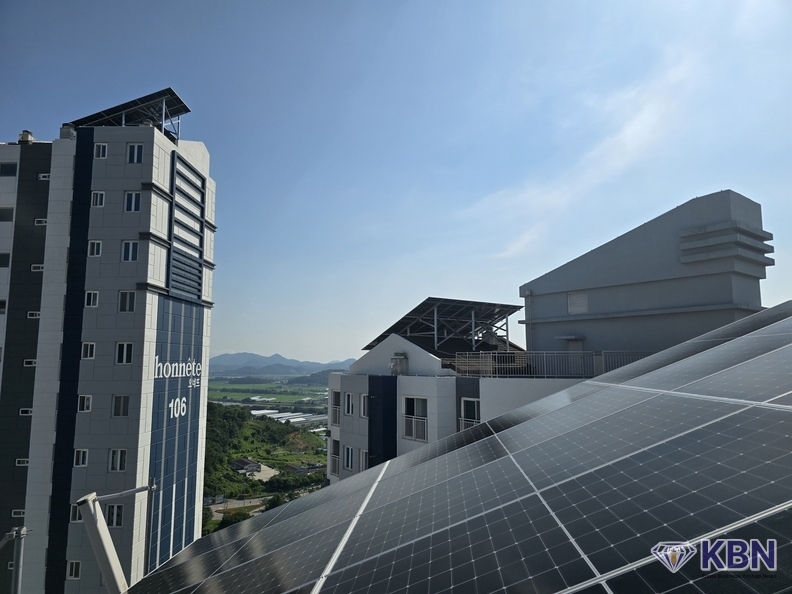  “전남 광양시 ‘남해오네뜨 아파트” 400 KW 태양광발전 시설