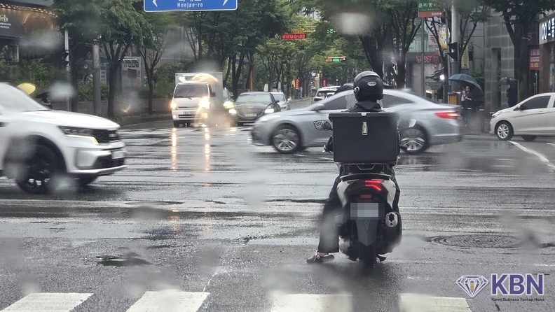 광주광역시 서구 금호동 소재 마재우체국사거리 도로파손 현장