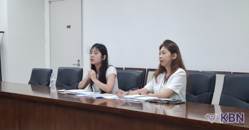 좌측-문화체육관광부 콘텐츠정책국 대중문화산업과 박인혜 사무관. 우측-강민주 법률 자문