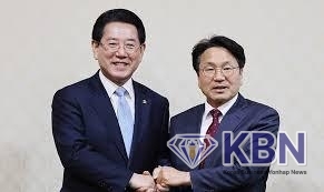 특별지방자치단체를 출범에 뜻을 같이 한 김영록 지사, 강기정 시장