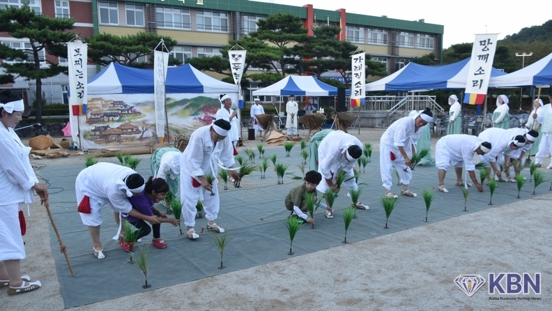 관객과 함께 농사를 지어보고 신명나는 공연도 함께 보는 경험의 장 ‘백중(百中) - 들song 날song 콘서트