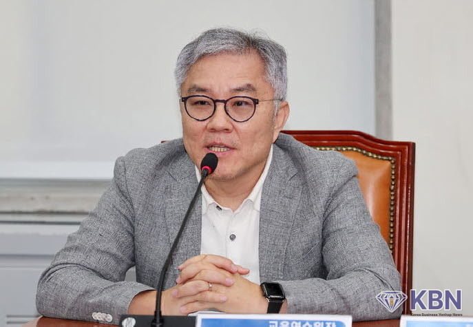 최강욱 더불어민주당 교육연수원장