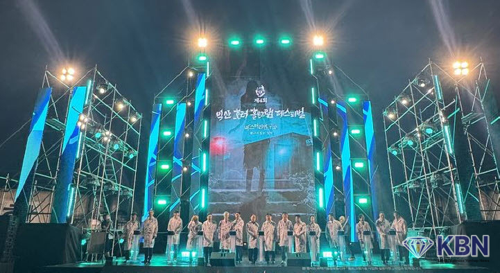 전북특별자치도콘텐츠융합진흥원은 전날 오후 '제4회 익산 호러 홀로그램 페스티벌'이 익산교도소세트장에서 성황리에 막을 올렸다고 19일 밝혔다. (사진=전북특별자치도콘텐츠융합진흥원 제공)