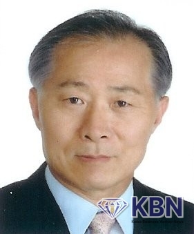  컬럼니스트 이상수