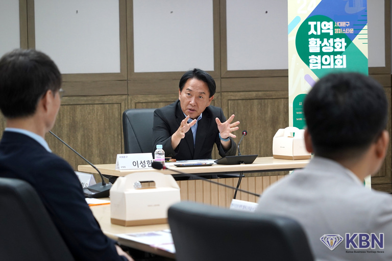 이성헌 구청장이 ‘서대문구 캠퍼스타운 지역활성화 협의회’에서 발언하고 있다. (사진=서대문구청 제공)