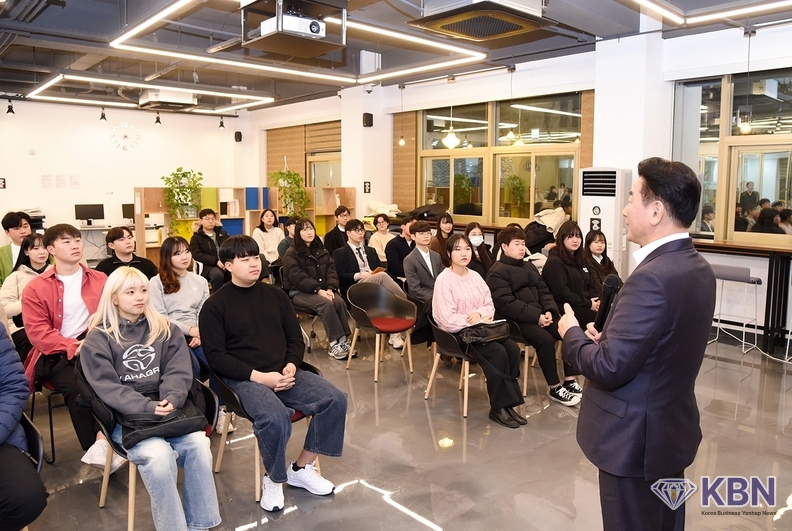 청년 중심 행정체계를 구축하고 있는 김동근 의정부시장이 청년과의 소통을 이어나가고 있다.