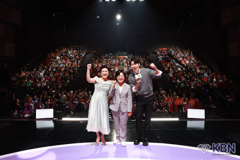 손태진의 트로트 라디오 프로그램 ‘오늘이 젊은 날’ 은평구 특집 공개방송 김미경 구청장(가운데) (사진=은평구청 제공)