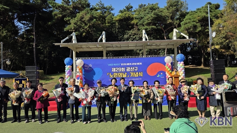 광주 광산구청장상 박병규 청장과 수상자들과 기념촬영