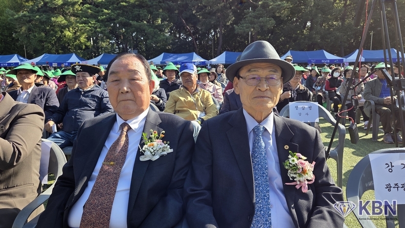 좌측-사단법인 대한노인회 중앙회 광주광역시 주병진 수석부회장, 우측 광주광역시 노인회 정광영 회장