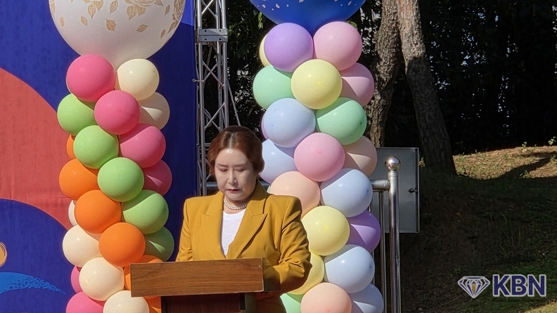 오늘 행사를 진행한 이진주 사회자
