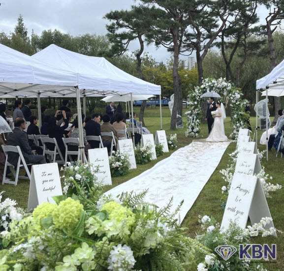 나주혁신도시 빛가람호수공원에서 열린 '공공결혼식' 모습. (사진=나주시 제공)