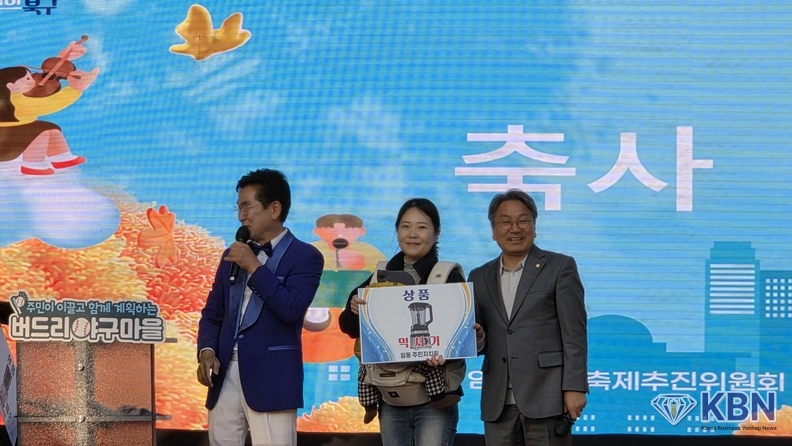 우측-광주광역시 강기정 시장 참석 선물증정과 축사