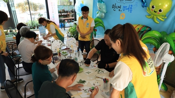 신천지자원봉사단 목포지부, 장애·비장애 함께하는 여름 공예 체험
