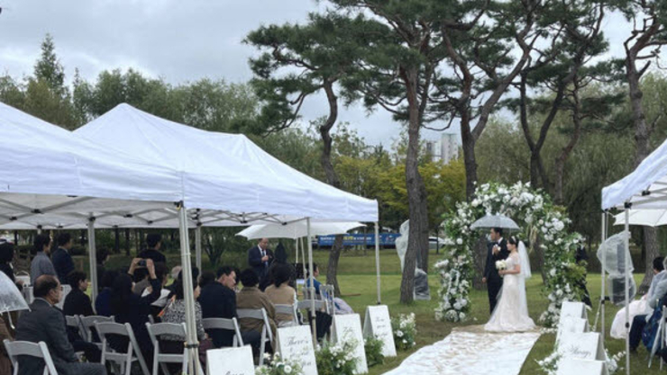 나주시 빛가람호수공원·목사내아, '스몰웨딩' 명소 등극