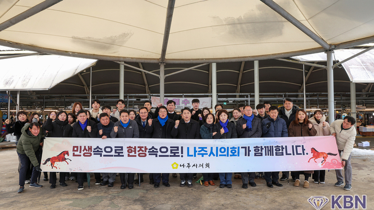 나주시의회, 설맞이 전통시장 장보기 캠페인 펼쳐…