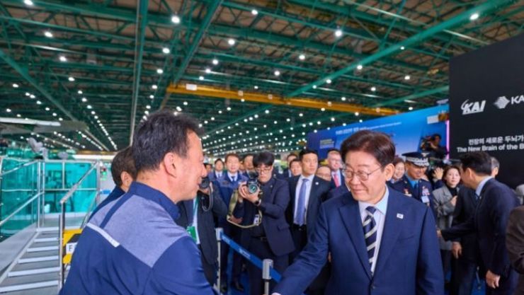 이재명 대통령, 한국항공우주산업(KAI) 생산 현장 시찰