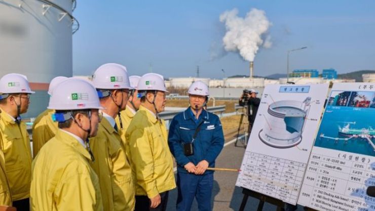 이재명 대통령, 석유공사 비축기지 현장 방문